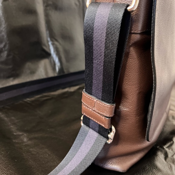 Medium sized coach satchel. Convenient and stylish - Picture 2 of 10